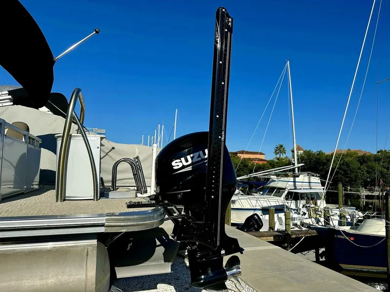 Slide: The Image of Tahoe LTZ 2285 ENT Tritoon 2022 - 4871041