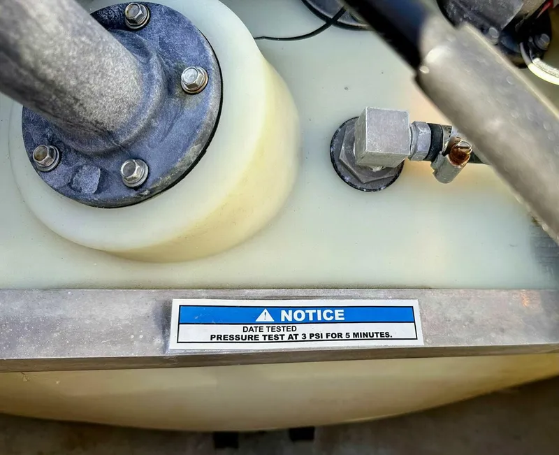 Slide: The Image of Tahoe LTZ 2285 ENT Tritoon 2022 - 4871163