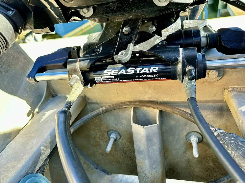 Slide: The Image of Tahoe LTZ 2285 ENT Tritoon 2022 - 4871164