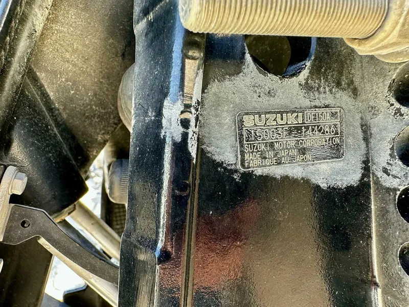 Slide: The Image of Tahoe LTZ 2285 ENT Tritoon 2022 - 4871168