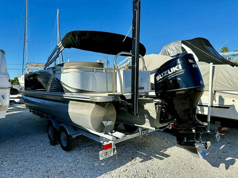 Slide: The Image of Tahoe LTZ 2285 ENT Tritoon 2022 - 4871030