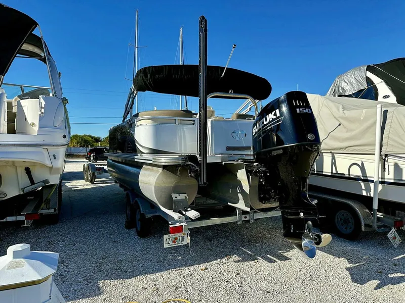 Slide: The Image of Tahoe LTZ 2285 ENT Tritoon 2022 - 4871025