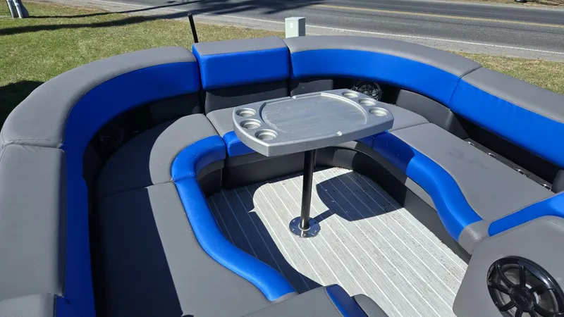 Slide: The Image of 2023 Berkshire 25UL STS 3.0+ bow seating area - 5138405