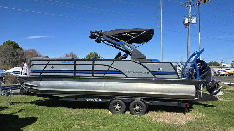 The Image of 2023 Berkshire 25UL STS 3.0+ port view - 5138400