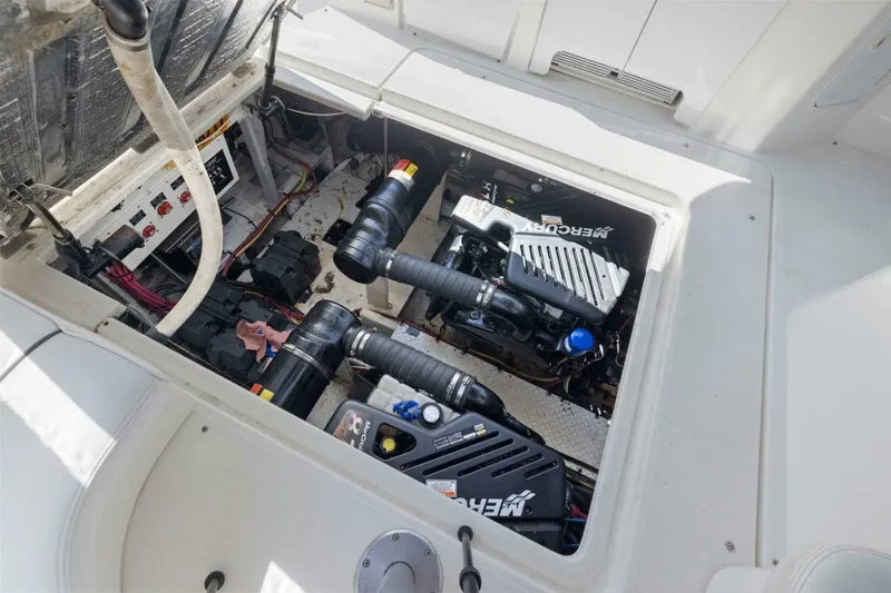 Slide: The Image of Cruisers 370 Express 2006 - 4872320