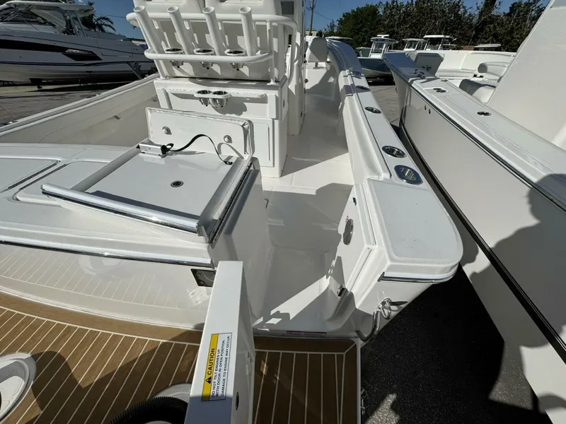 Slide: The Image of Regulator Marine 23 CC 2025 - 5111721