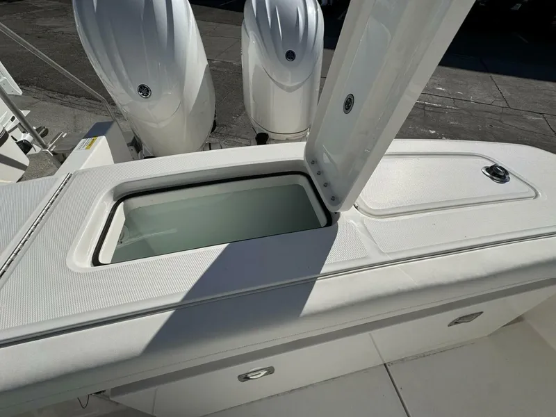 Slide: The Image of Regulator Marine 23 CC 2025 - 5111727