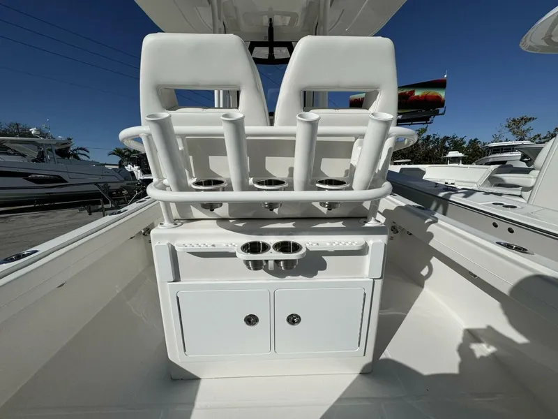 Slide: The Image of Regulator Marine 23 CC 2025 - 5111730