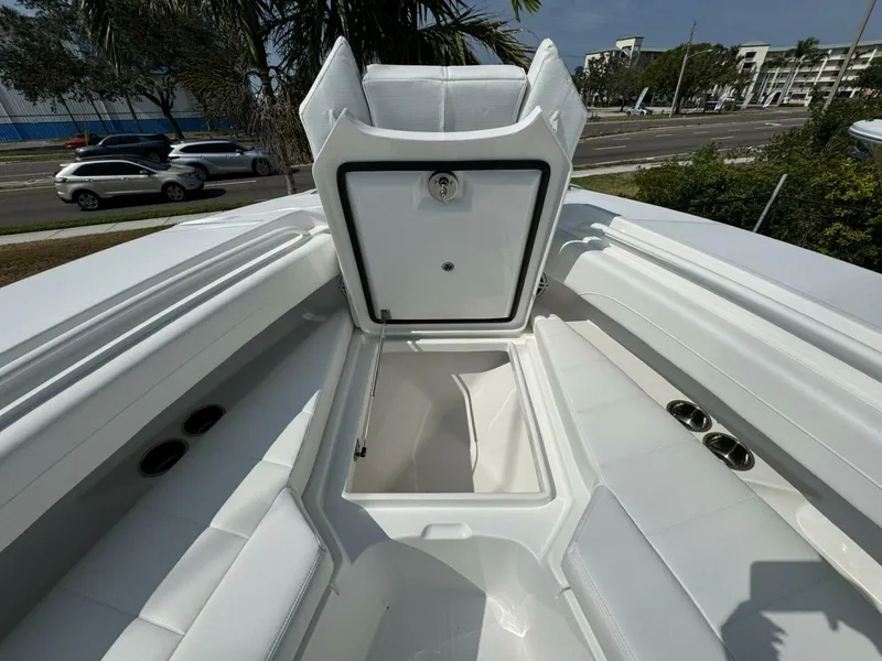Slide: The Image of Regulator Marine 25 CC 2025 - 5282938