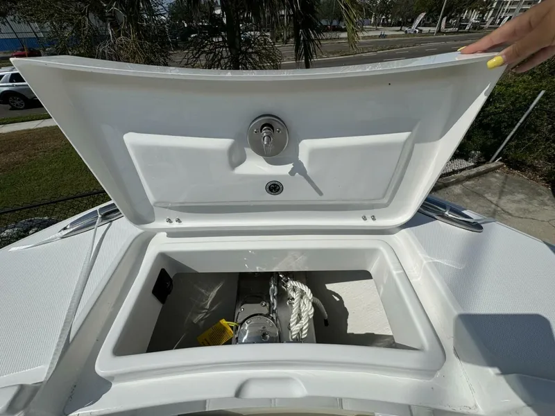 Slide: The Image of Regulator Marine 25 CC 2025 - 5282939