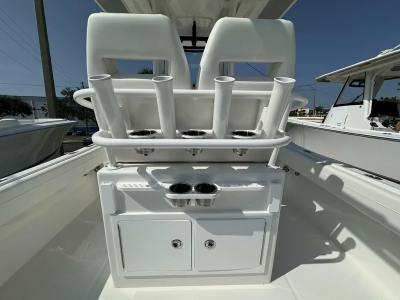 Slide: The Image of Regulator Marine 25 CC 2025 - 5282963