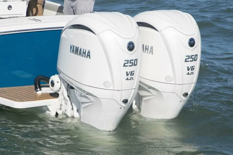 Slide: The Image of Regulator Marine 25 CC 2025 - 4872743