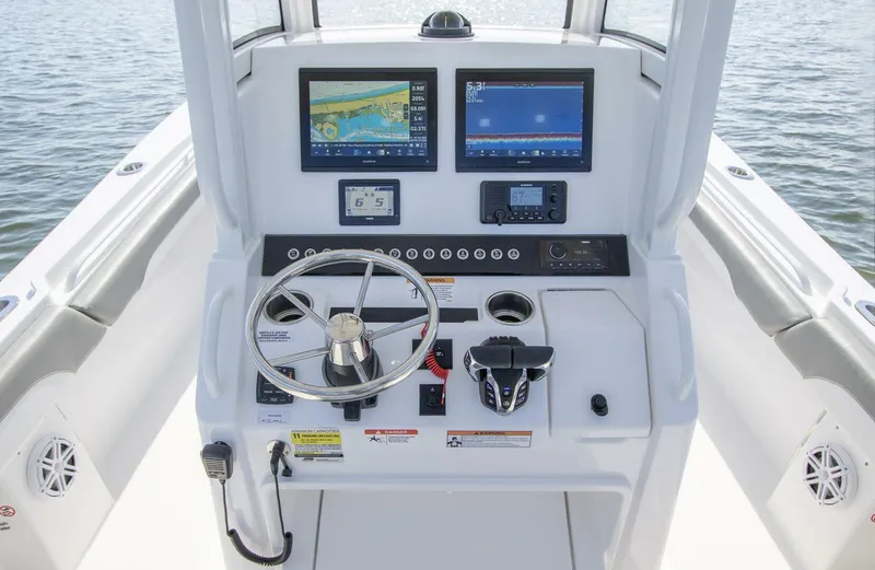 Slide: The Image of Regulator Marine 25 CC 2025 - 4872738