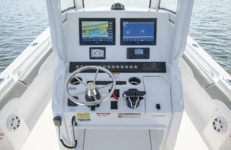 Slide: The Image of Regulator Marine 25 CC 2025 - 4872744