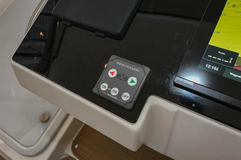 Slide: The Image of Cruisers Yachts 5000 Sedan Sport 2002 - 4874468