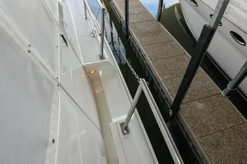 Slide: The Image of Cruisers Yachts 5000 Sedan Sport 2002 - 4874476