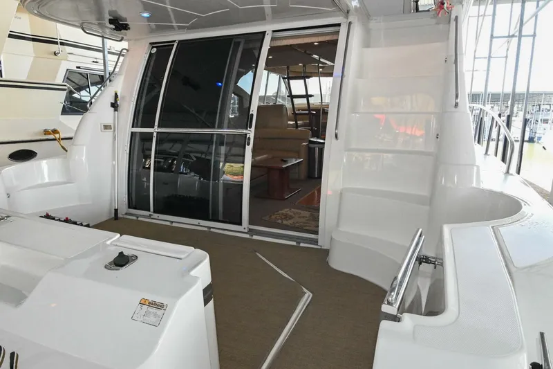 Slide: The Image of Cruisers Yachts 5000 Sedan Sport 2002 - 4874376