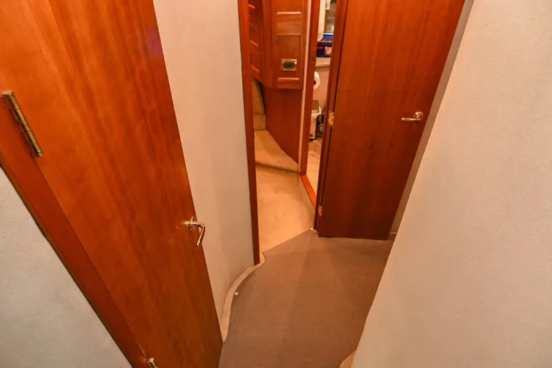 Slide: The Image of Cruisers Yachts 5000 Sedan Sport 2002 - 4874412