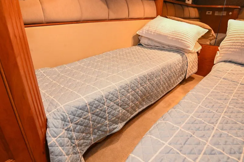 Slide: The Image of Cruisers Yachts 5000 Sedan Sport 2002 - 4874415