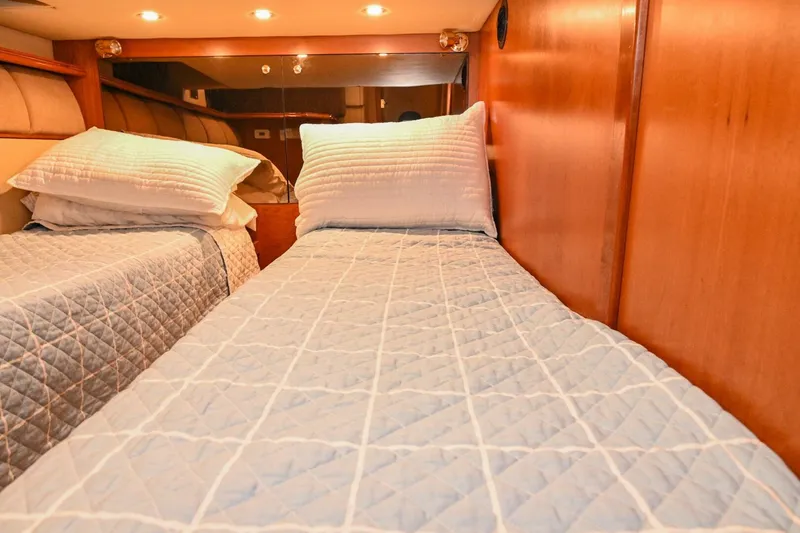 Slide: The Image of Cruisers Yachts 5000 Sedan Sport 2002 - 4874416