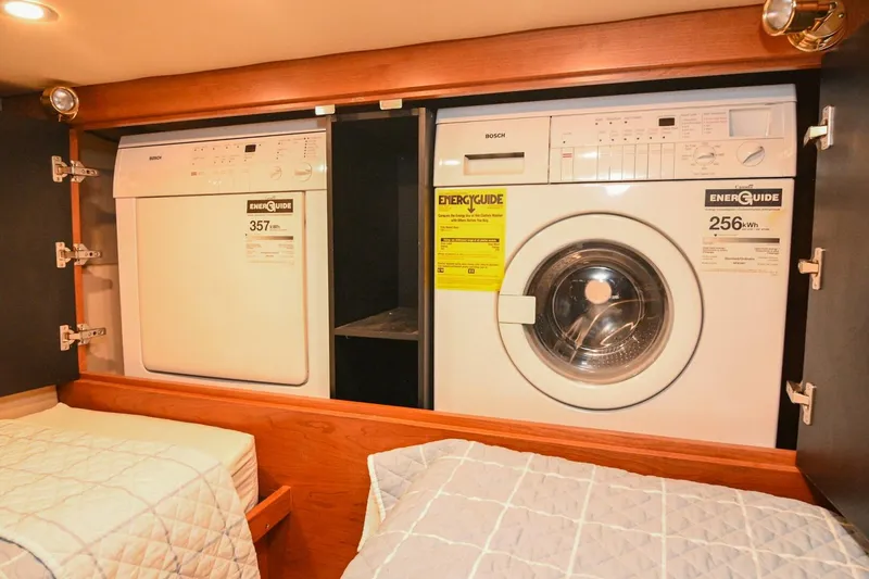 Slide: The Image of Cruisers Yachts 5000 Sedan Sport 2002 - 4874417