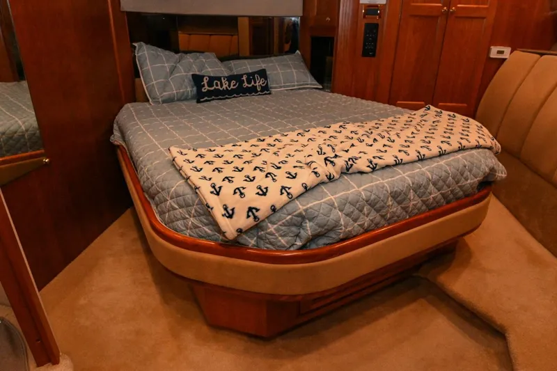 Slide: The Image of Cruisers Yachts 5000 Sedan Sport 2002 - 4874422