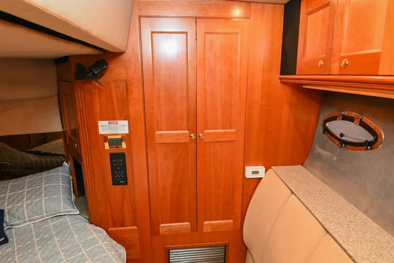 Slide: The Image of Cruisers Yachts 5000 Sedan Sport 2002 - 4874424