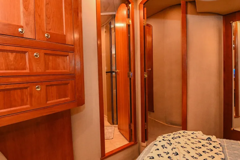 Slide: The Image of Cruisers Yachts 5000 Sedan Sport 2002 - 4874426