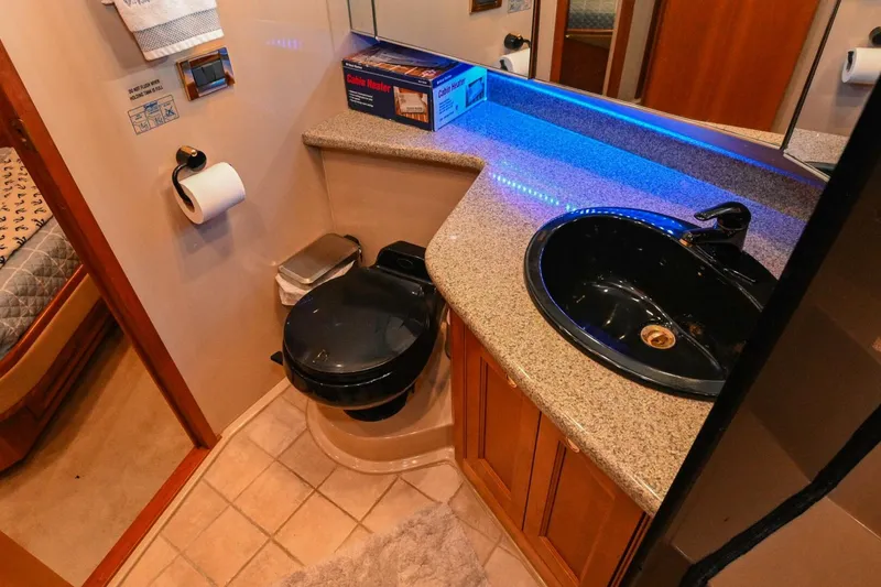 Slide: The Image of Cruisers Yachts 5000 Sedan Sport 2002 - 4874432