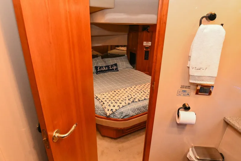 Slide: The Image of Cruisers Yachts 5000 Sedan Sport 2002 - 4874433