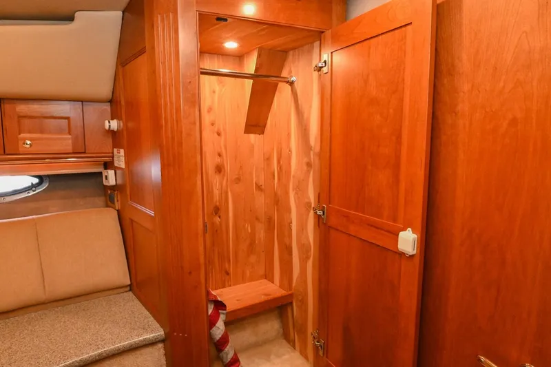 Slide: The Image of Cruisers Yachts 5000 Sedan Sport 2002 - 4874439