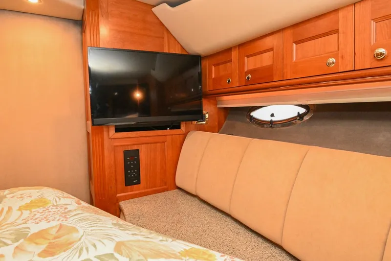 Slide: The Image of Cruisers Yachts 5000 Sedan Sport 2002 - 4874440