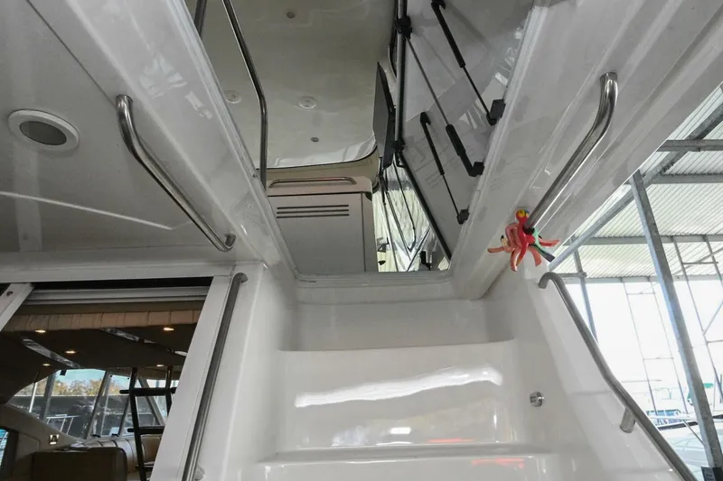 Slide: The Image of Cruisers Yachts 5000 Sedan Sport 2002 - 4874450