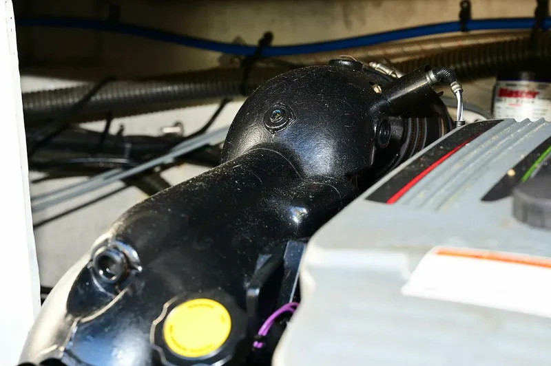 Slide: The Image of Crownline Boats 236 SC 2015 - 4876347