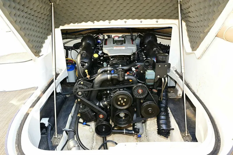 Slide: The Image of Crownline Boats 236 SC 2015 - 4876373