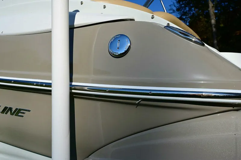 Slide: The Image of Crownline Boats 236 SC 2015 - 4874566