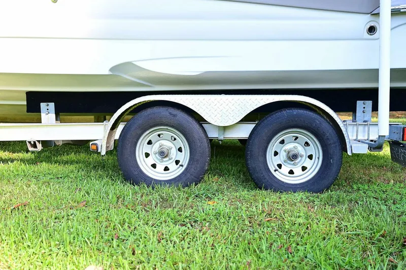 Slide: The Image of Crownline Boats 236 SC 2015 - 4874570