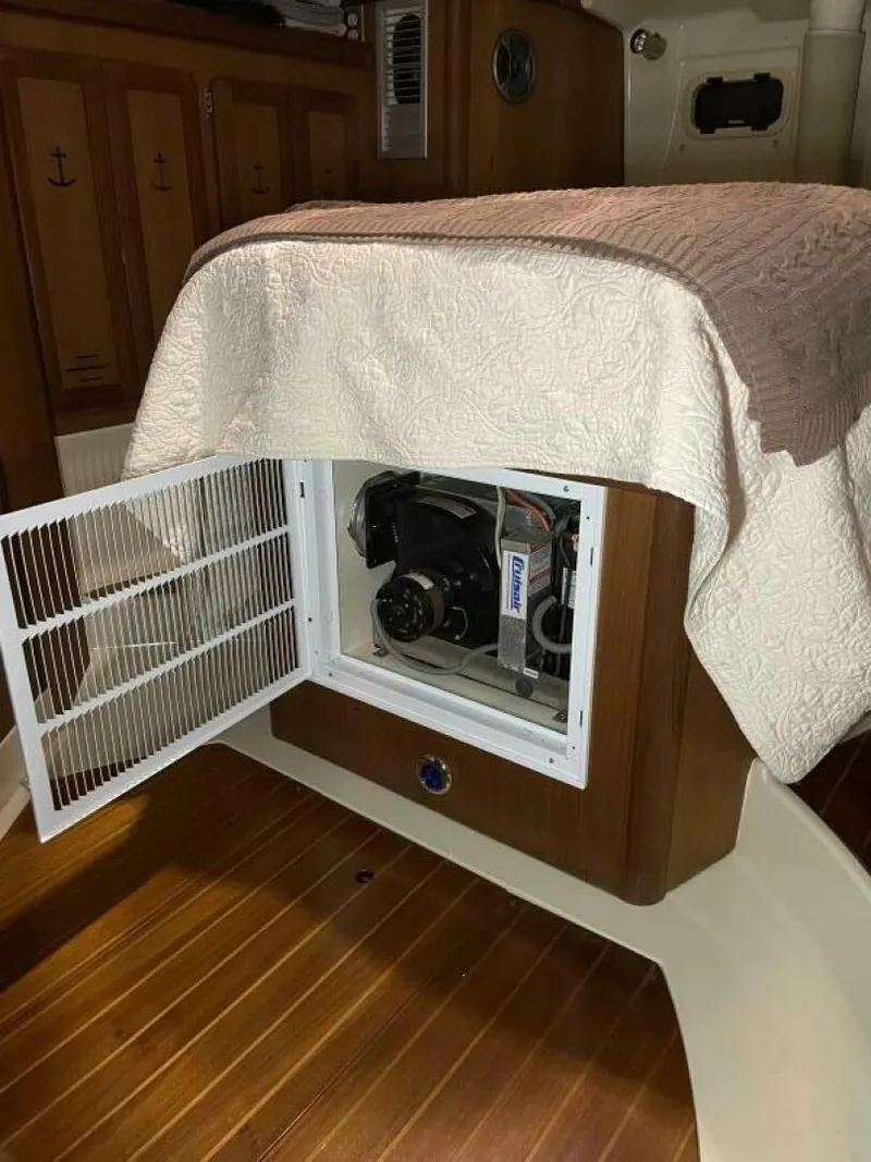 Slide: The Image of Hunter Passage 42 1991 - 4889350