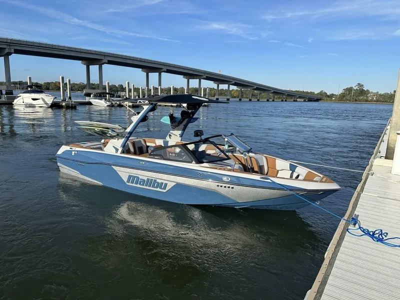 Slide: The Image of Malibu Wakesetter 23 LSV 2023 - 7515309