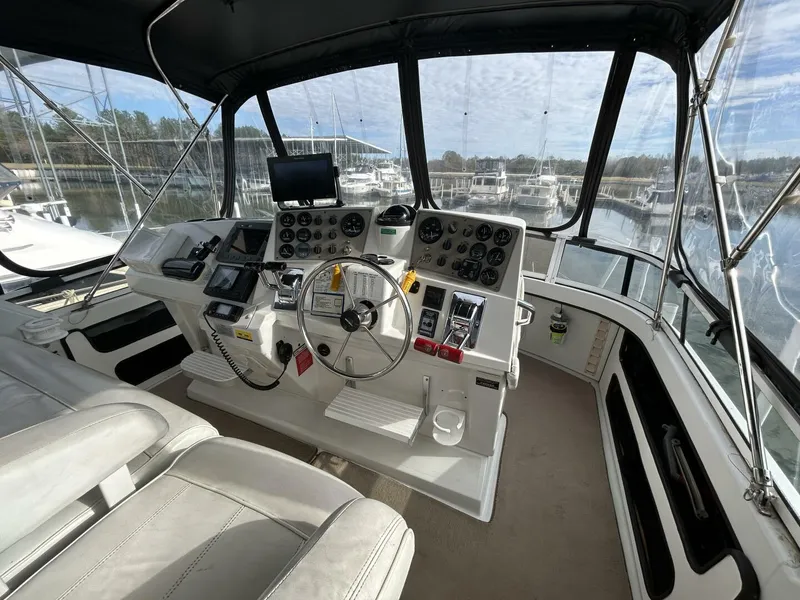 Slide: The Image of 40' Carver flybridge forward - 4876699