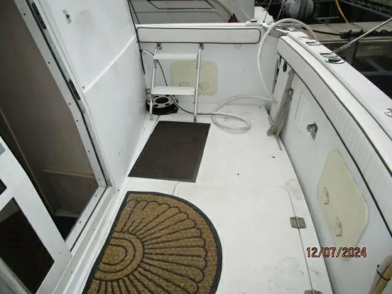 Slide: The Image of 40' Carver cockpit starboard - 4876677