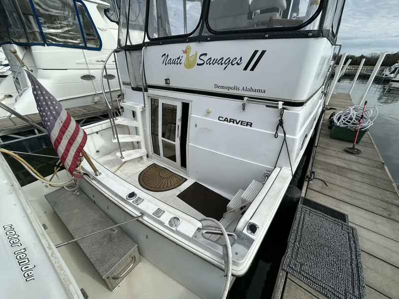 Slide: The Image of 40' Carver cockpit forward - 4876674