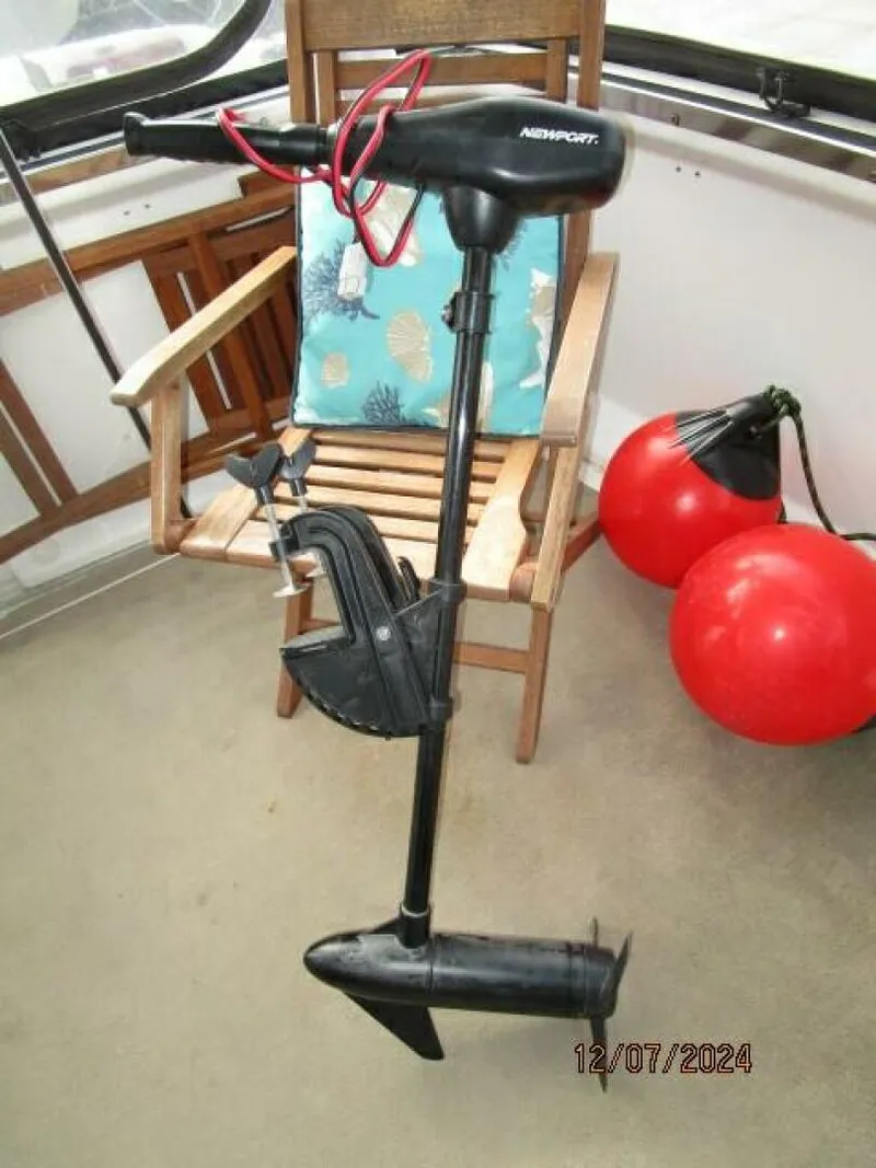 Slide: The Image of 40' Carver tender outboard - 4876747