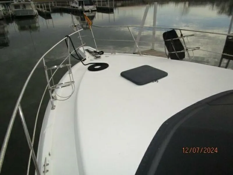 Slide: The Image of 40' Carver foredeck1 - 4876706