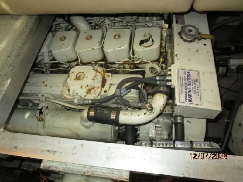 Slide: The Image of 40' Carver port main engine - 4876724