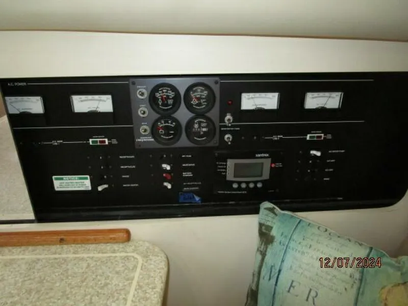 Slide: The Image of 40' Carver electrical panel - 4876691