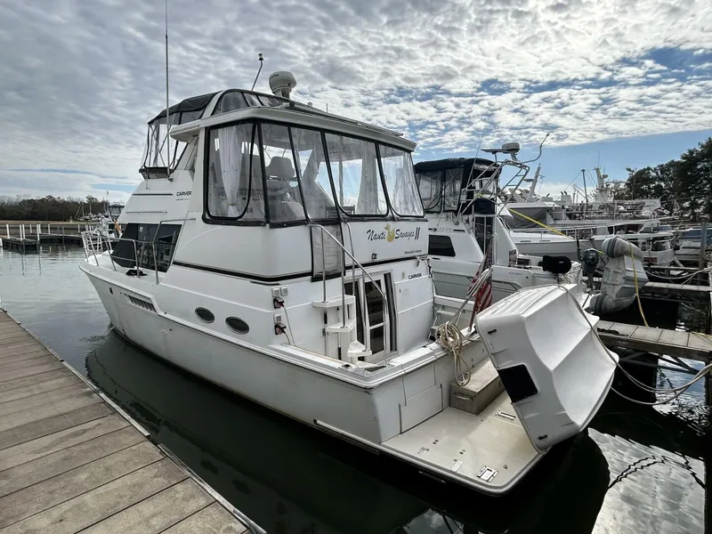 The Image of 40' Carver port aft profile - 4876723
