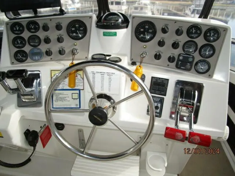 Slide: The Image of 40' Carver flybridge helm2 - 4876700