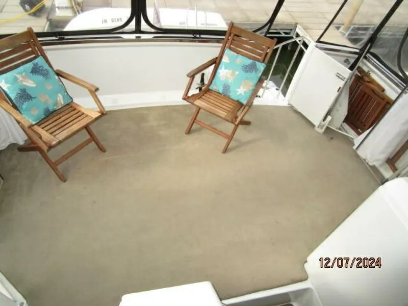 Slide: The Image of 40' Carver sundeck - 4876745