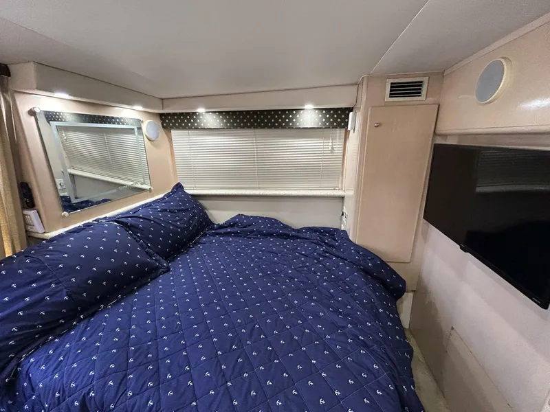 Slide: The Image of 40' Carver master stateroom port - 4876721